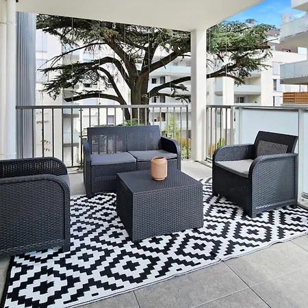 Sous Le Cedre Apartment *