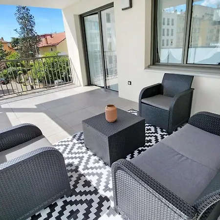 Sous Le Cedre Apartment